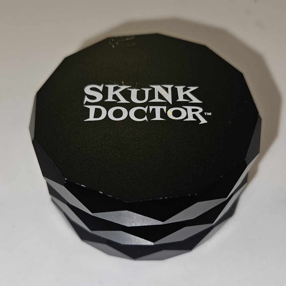 Skunk Doctor Black Grinder